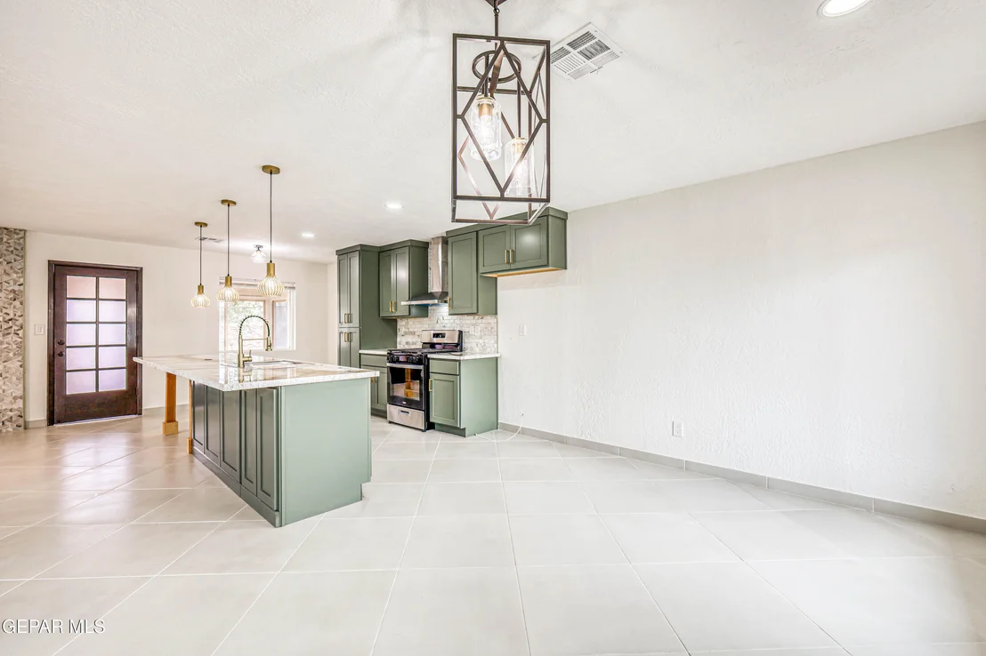 Photo of 712 CARABINAS Way