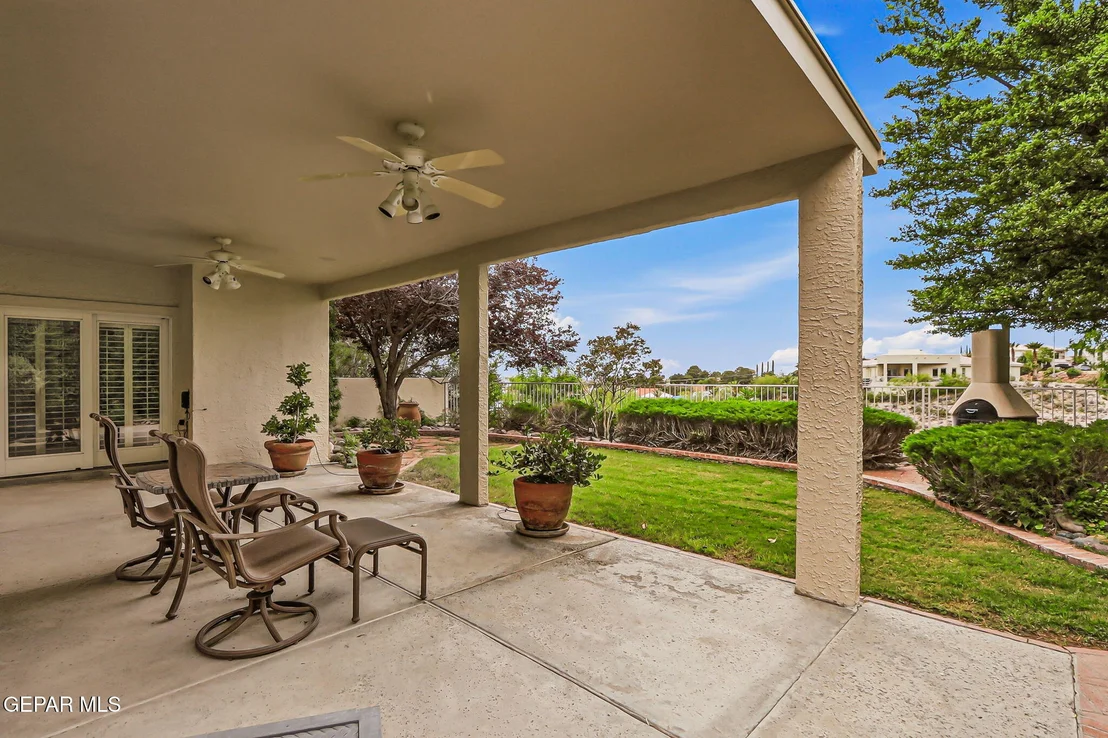 Photo of 1013 LOS JARDINES Circle