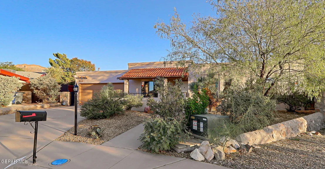 Photo of 836 ESPOLON Drive
