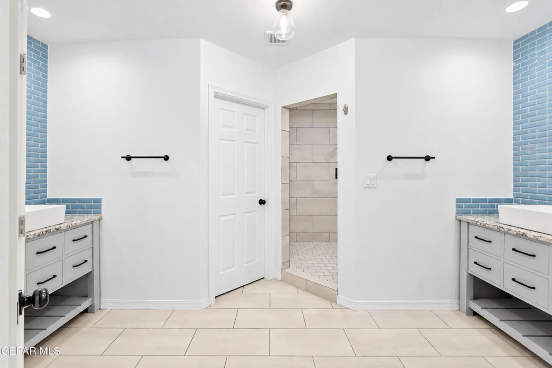 Photo of 817 Jones Point Place