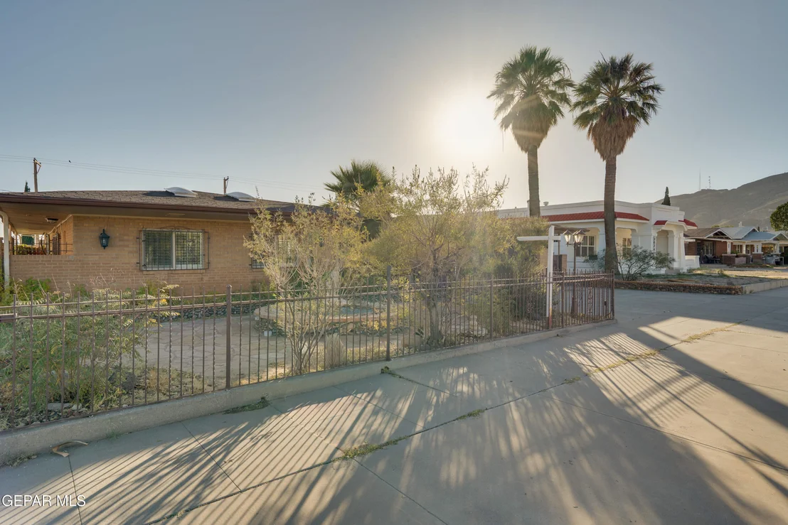 Photo of 3030 Aurora Avenue