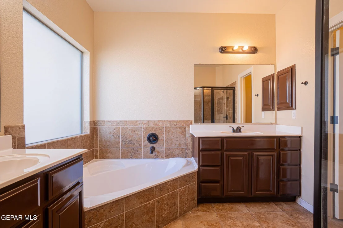 Photo of 3049 LOOKOUT POINT Drive