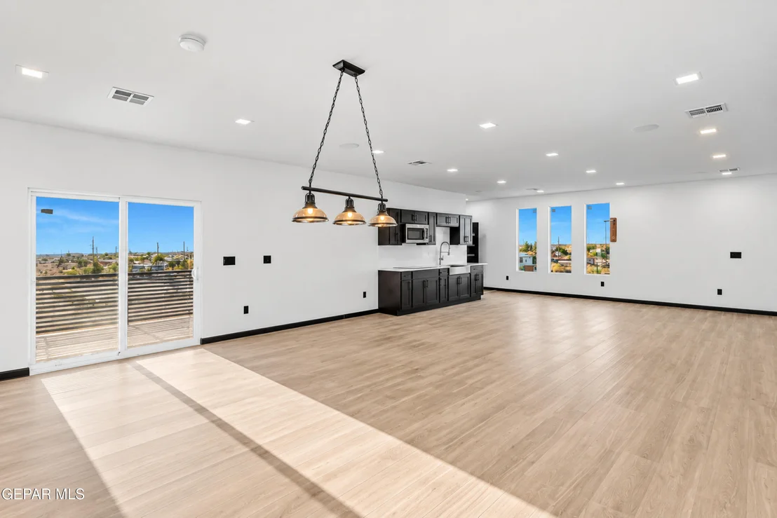 Photo of 817 Jones Point Place