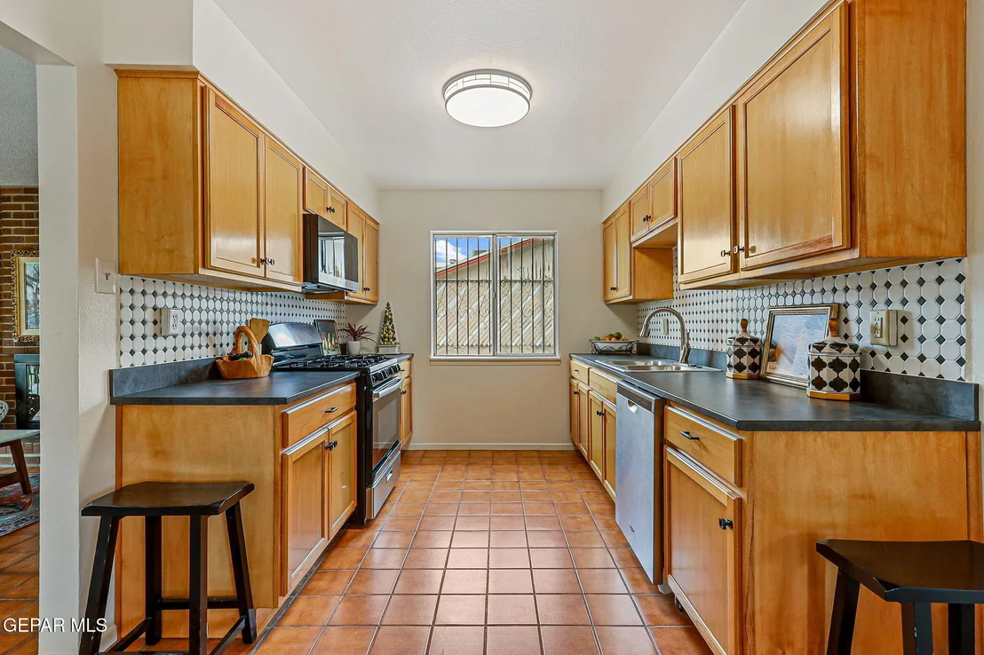 Photo of 540 MARTHMONT Way