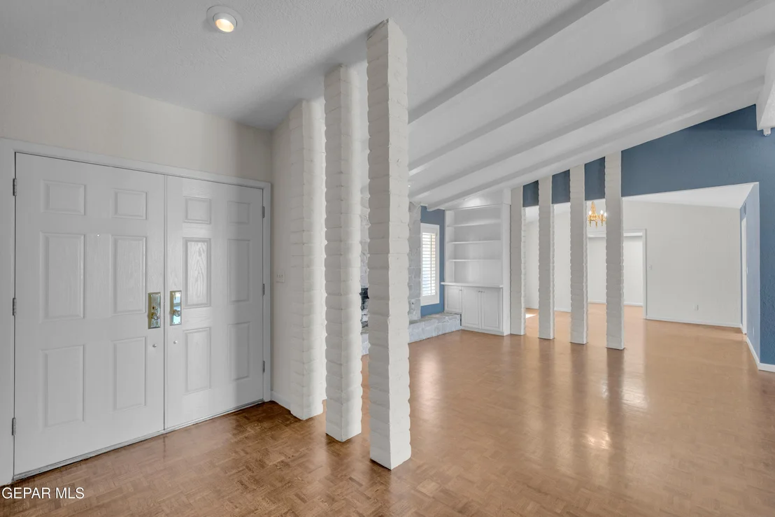 Photo of 913 THUNDERBIRD Drive