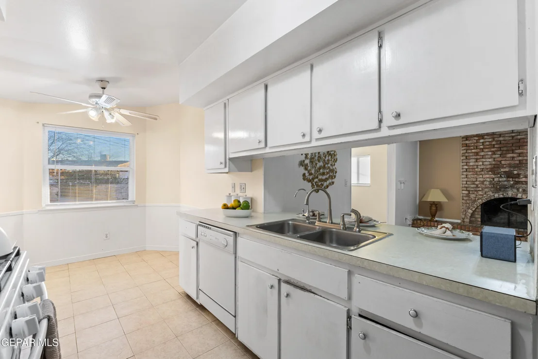 Photo of 332 CARNIVAL Drive