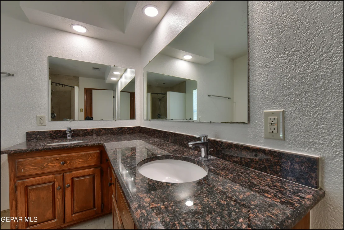 Photo of 6525 UPPER VALLEY Road