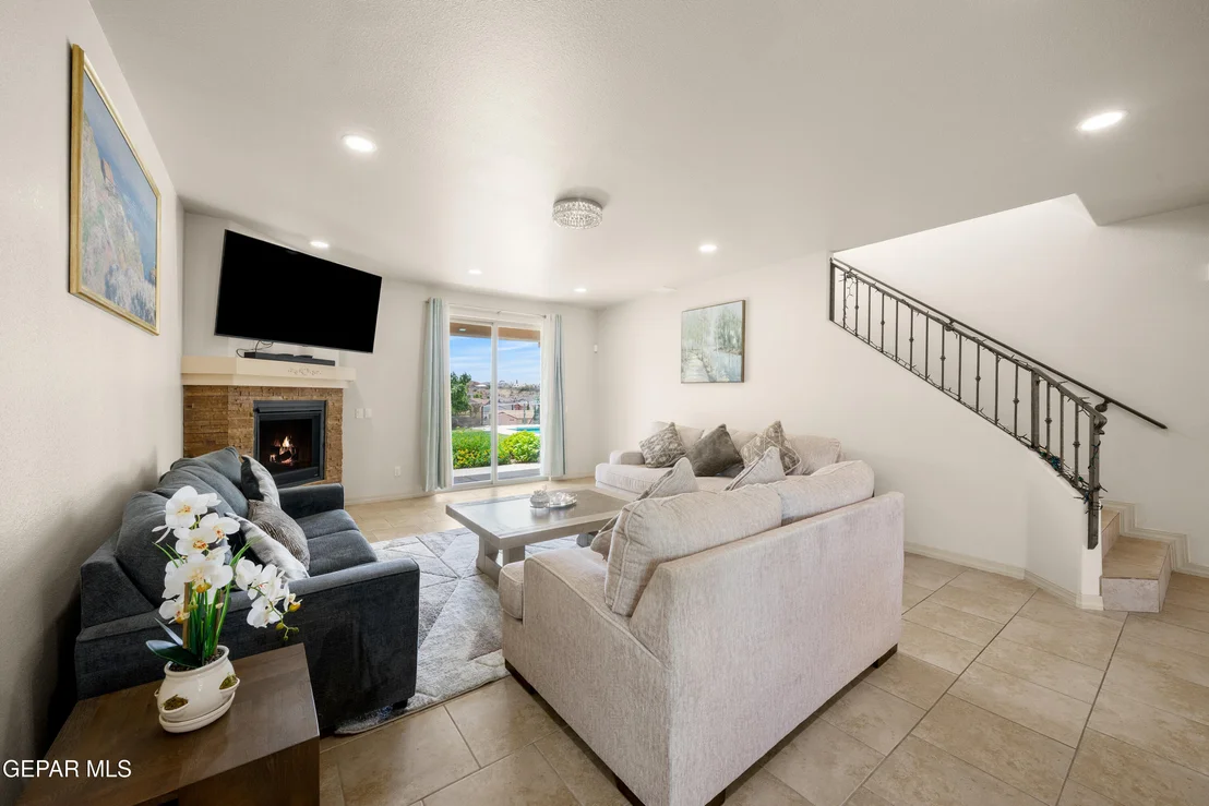 Photo of 7250 LONGSPUR Drive