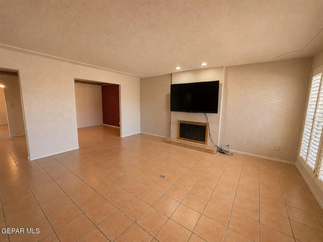 Photo of 6833 LA CADENA Drive