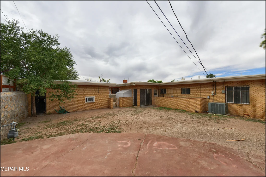 Photo of 2420 HAWLEY Circle