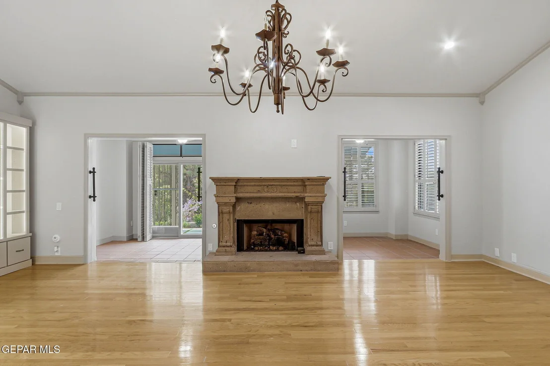 Photo of 1077 LOS JARDINES Circle