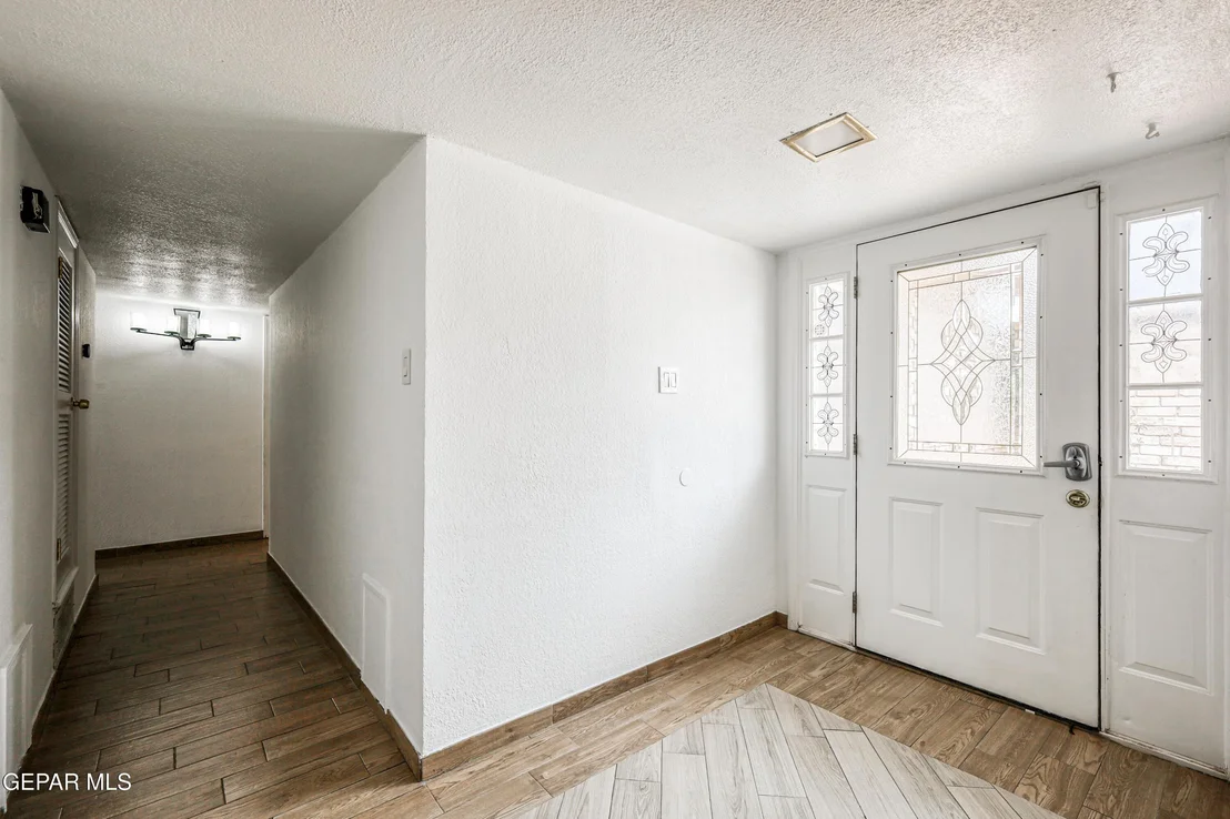 Photo of 708 SOMERSET Drive