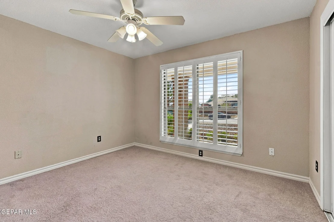 Photo of 860 HEMPSTEAD Drive