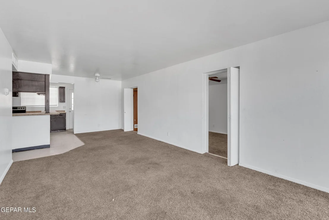 Photo of 7605 Parkland Drive