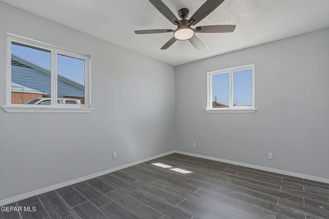 Photo of 261 GLADYS Avenue