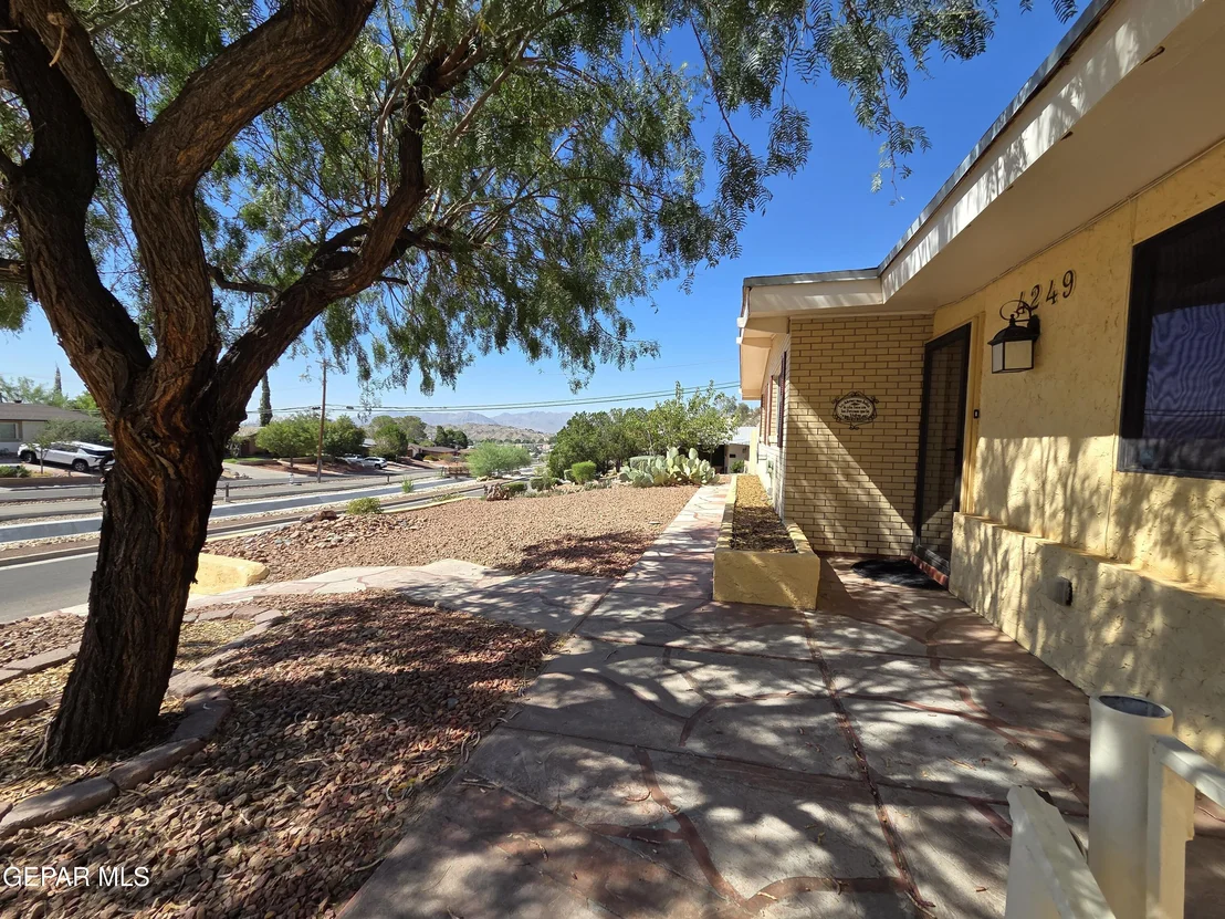 Photo of 4249 CANTERBURY Drive