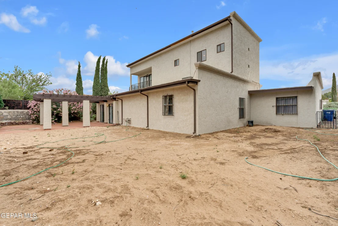 Photo of 425 VALPLANO Drive