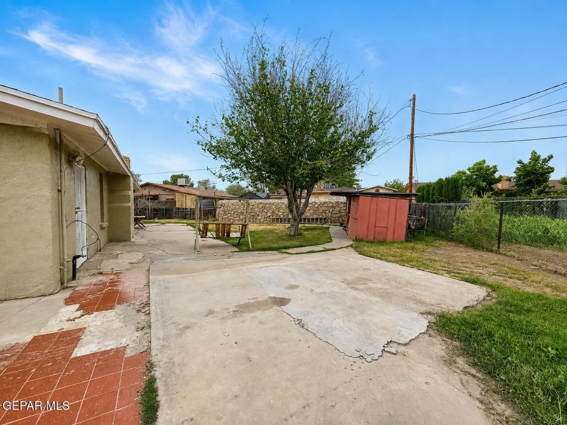 Photo of 305 MCCUNE Road