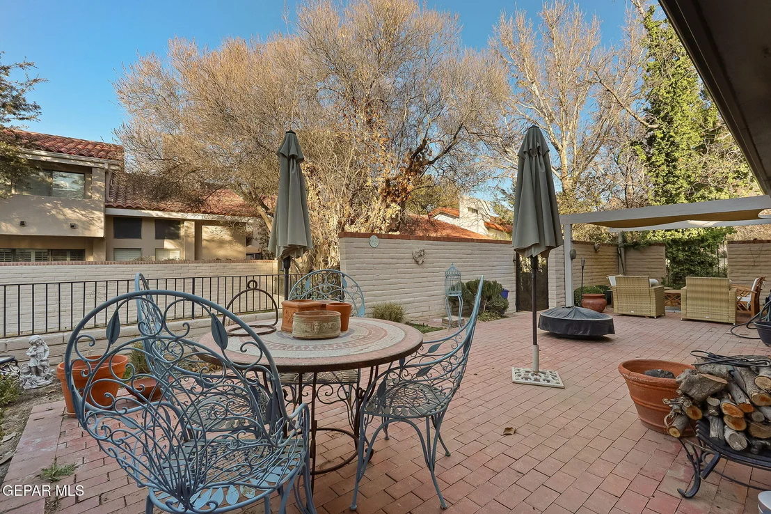 Photo of 821 Lakeway Drive