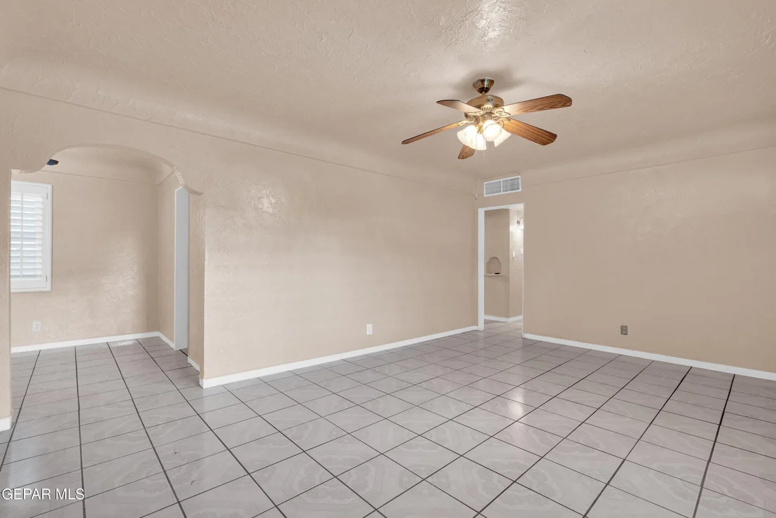 Photo of 800 Raynolds Street