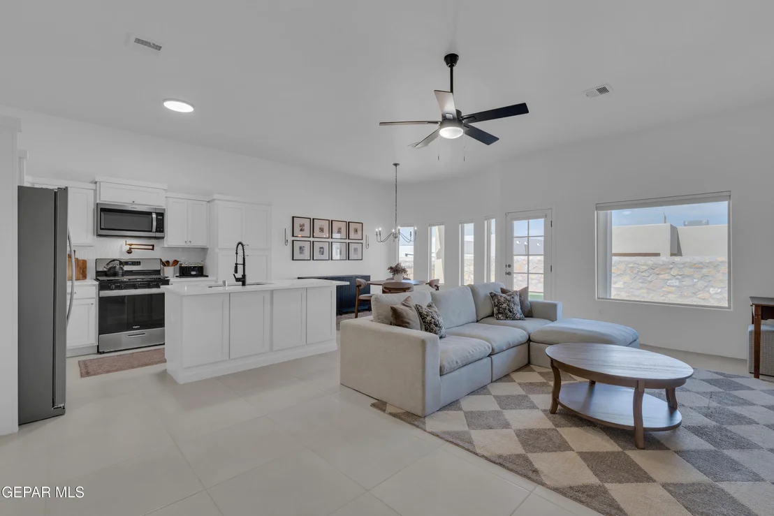 Photo of 937 SANDHURST Place
