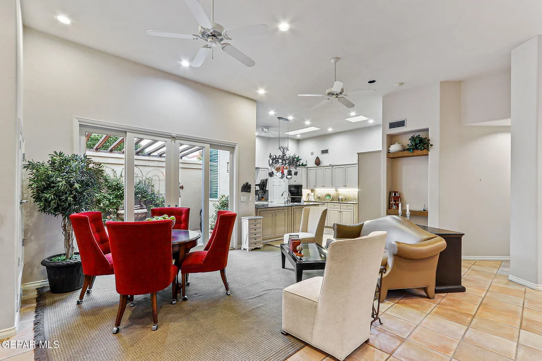 Photo of 1039 LOS JARDINES Circle