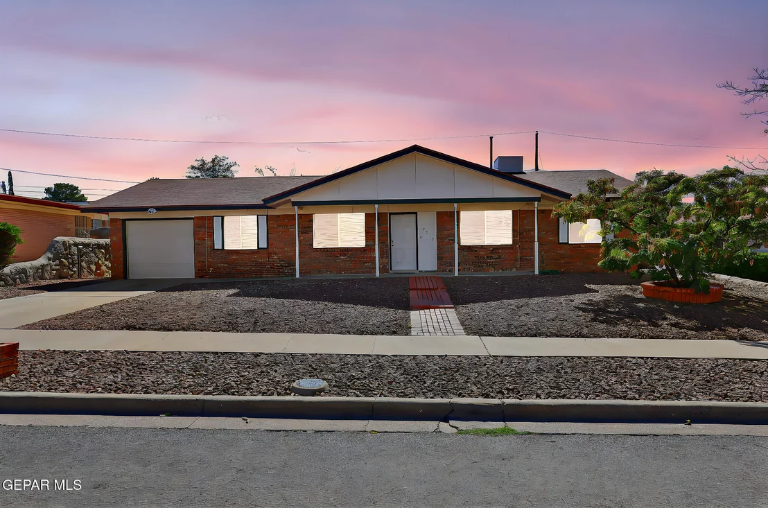 Photo of 7213 CLEMENTE Avenue