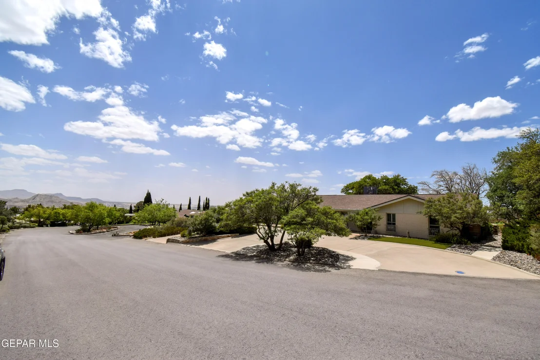 Photo of 849 River Oaks Drive