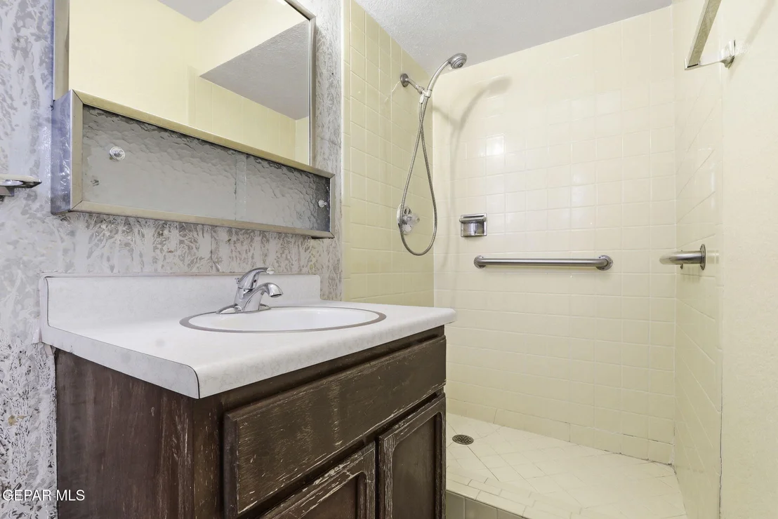 Photo of 8025 GILBERT Drive