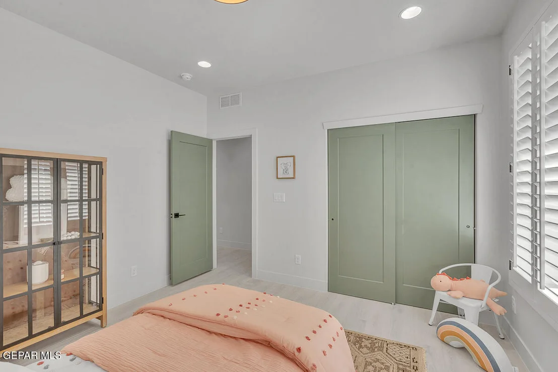 Photo of 909 Bilton Place