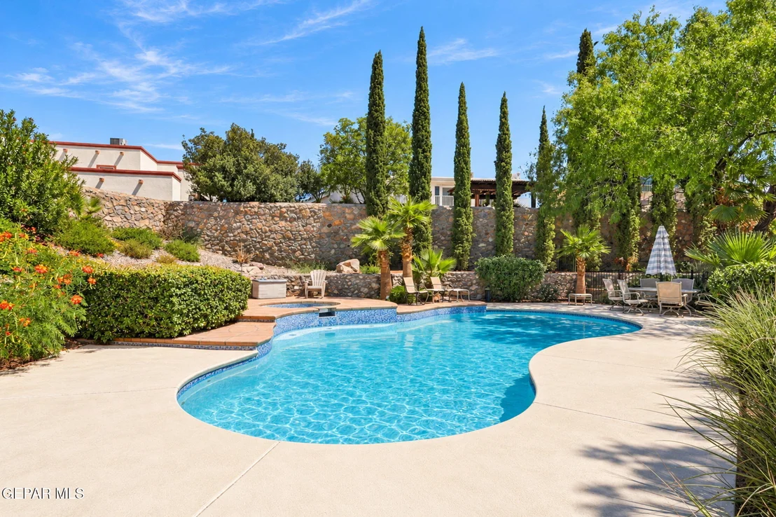 Photo of 1158 PINE RIDGE Way