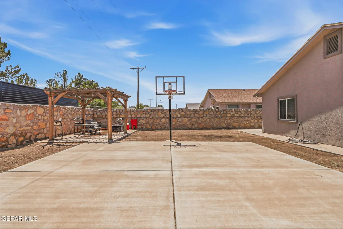 Photo of 616 VILLAS DEL VALLE Road