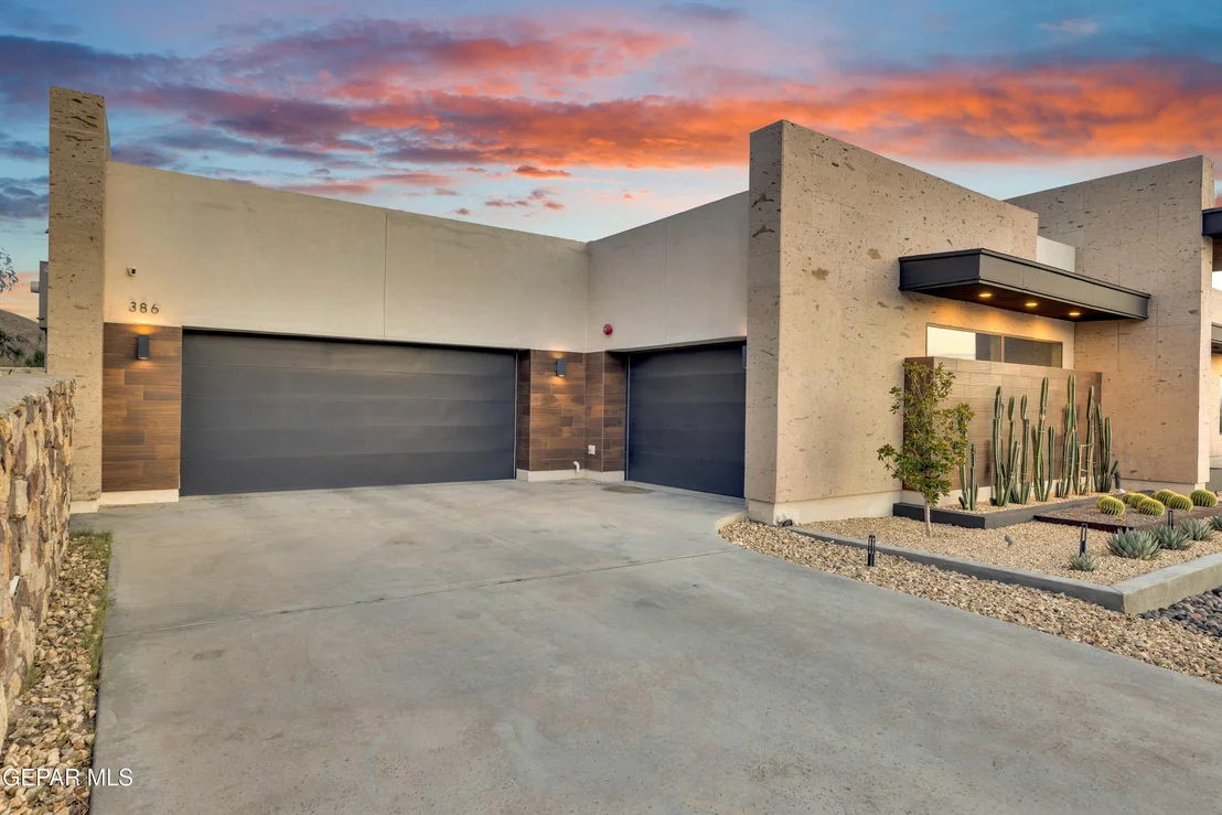 Photo of 386 ROCKY POINTE Drive