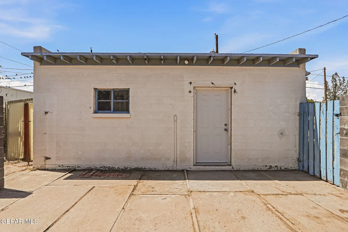 Photo of 2037 CRESCENT Circle