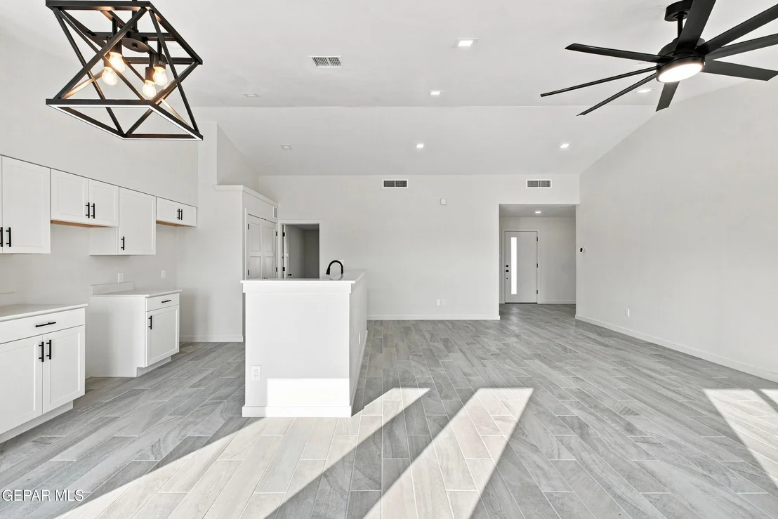Photo of 11571 Riverside Road