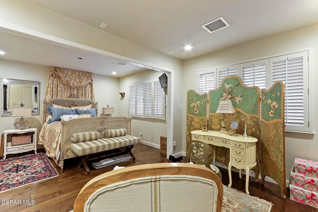 Photo of 821 Lakeway Drive