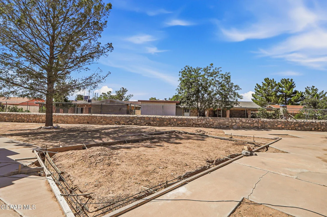 Photo of 8400 FURMAN Place