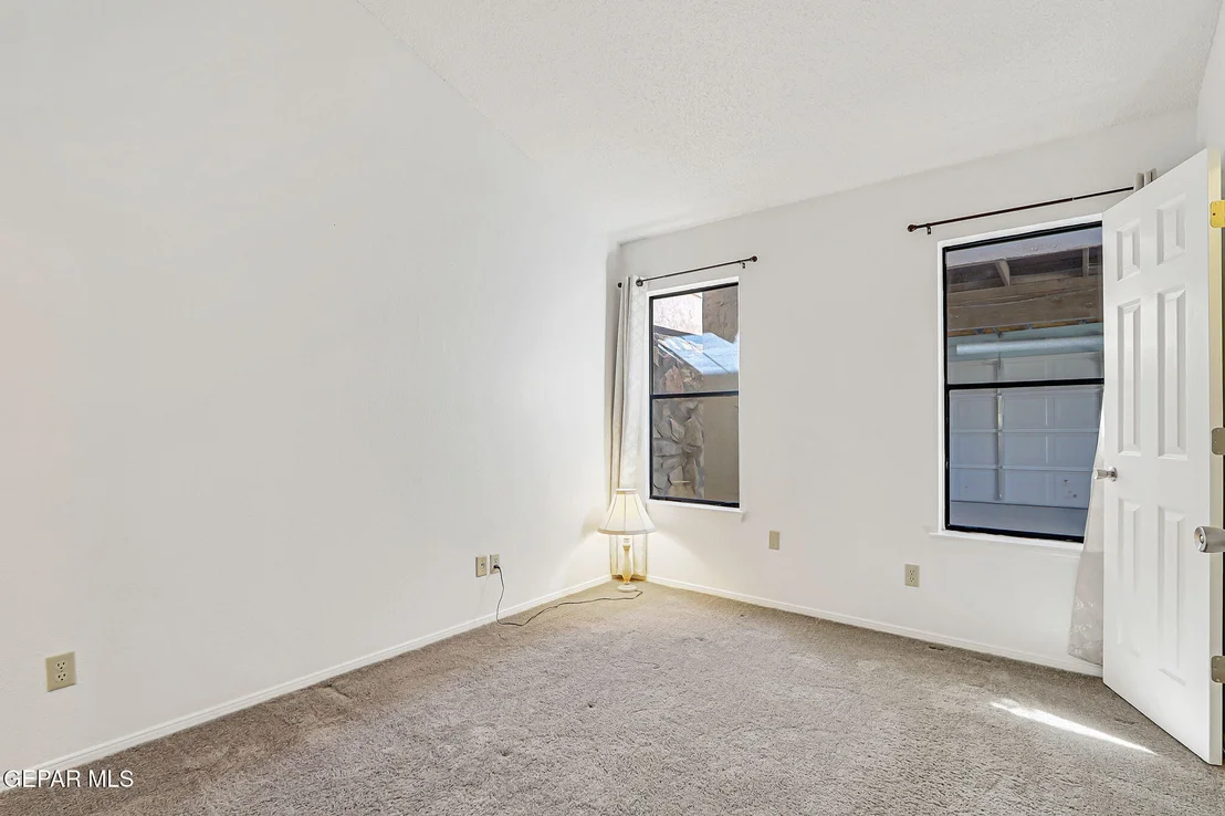 Photo of 10846 QUARTZ Street