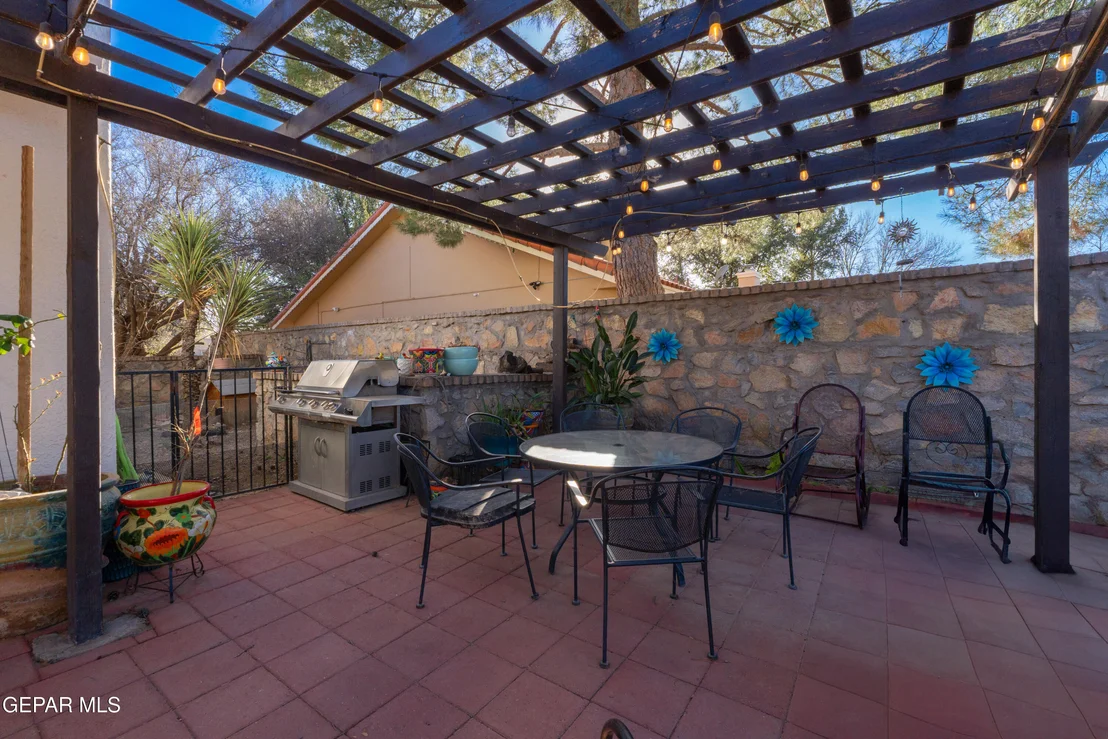 Photo of 721 WILLOW GLEN Drive