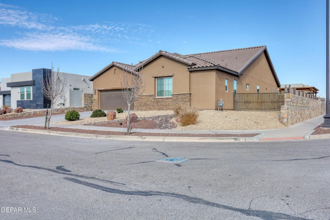 Photo of 484 BINGLEY Place