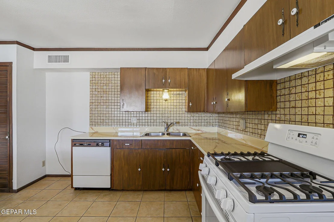 Photo of 10161 BERMUDA Avenue
