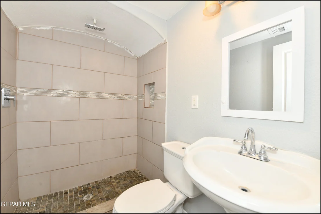 Photo of 1017 Ojinaga Road