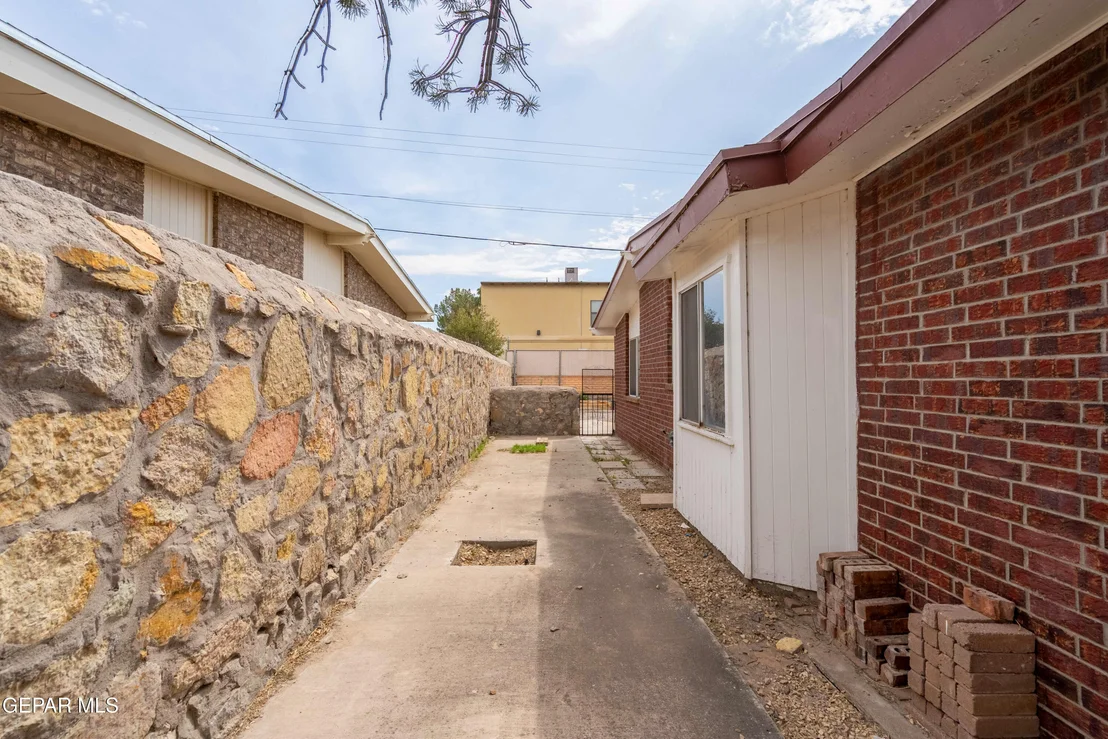 Photo of 904 Oneida Drive