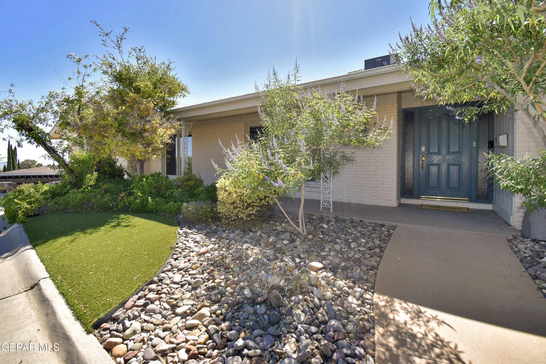 Photo of 849 River Oaks Drive