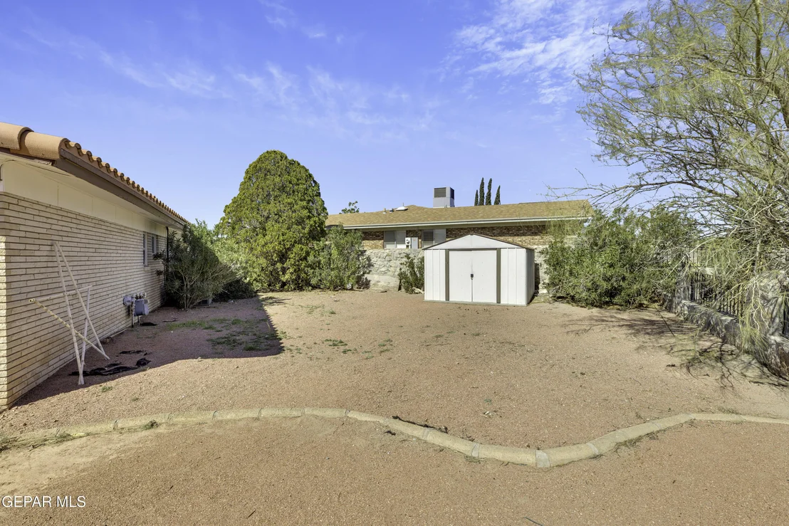 Photo of 612 SOMERSET Drive