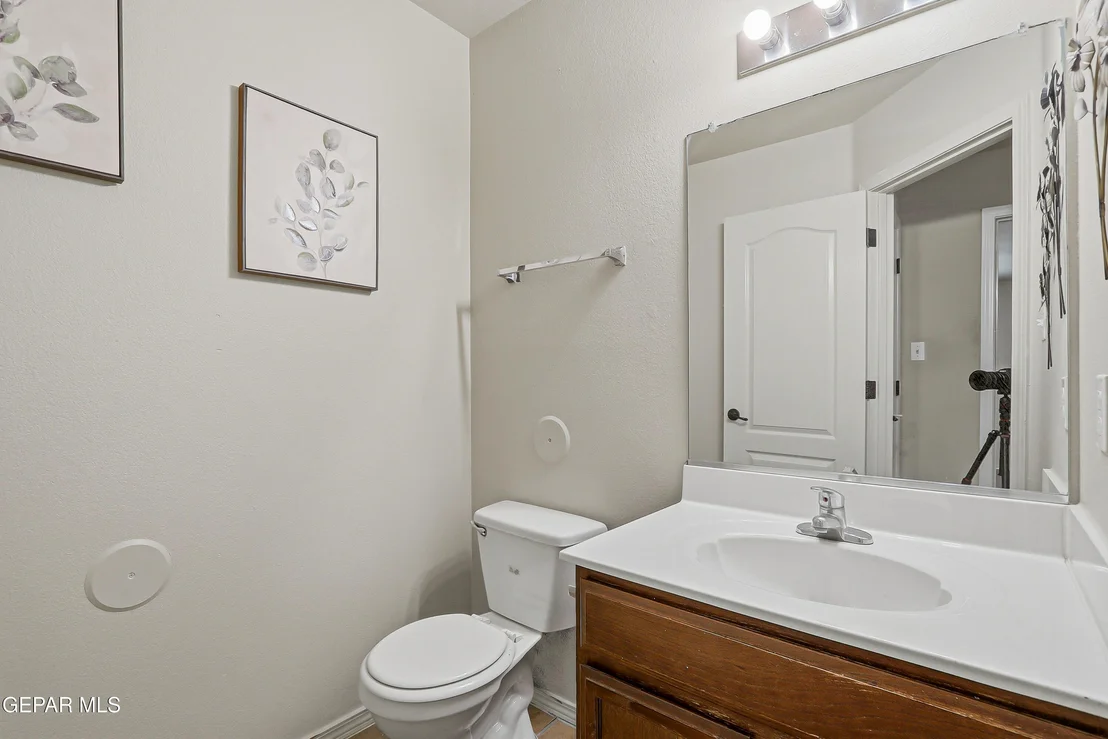 Photo of 14261 WOODS POINT Avenue