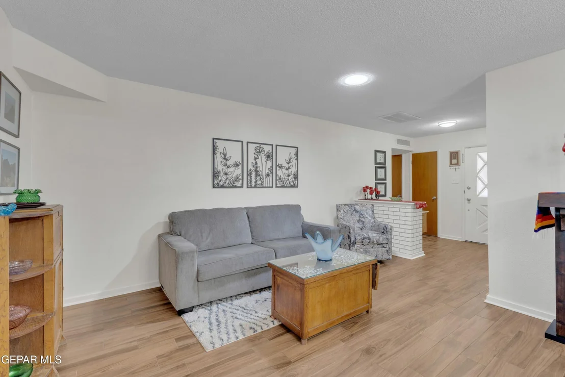 Photo of 400 Perth Court