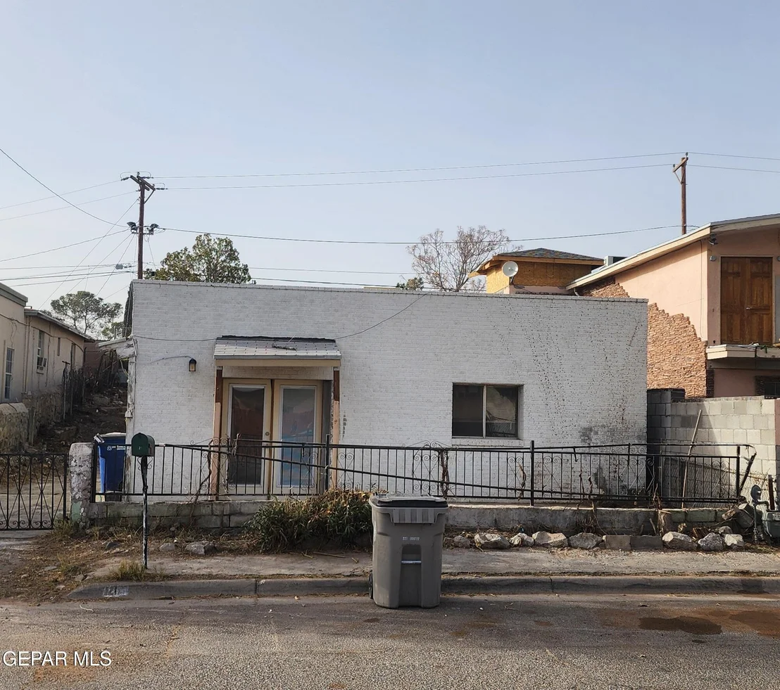 Photo of 121 RIO Road