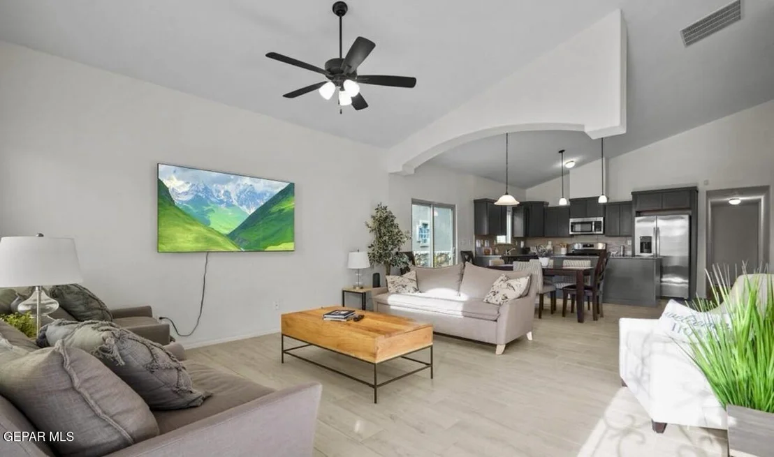 Photo of 528 CEDARWOOD Drive