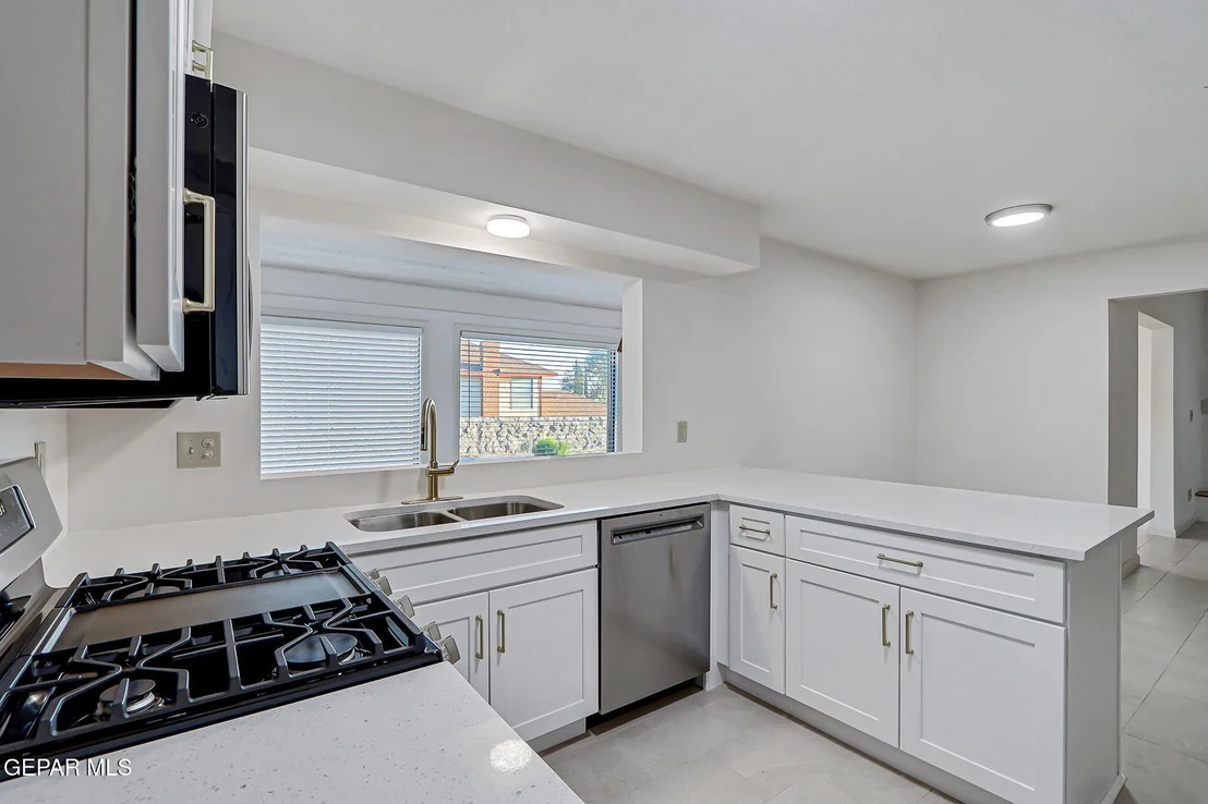 Photo of 836 ESPOLON Drive